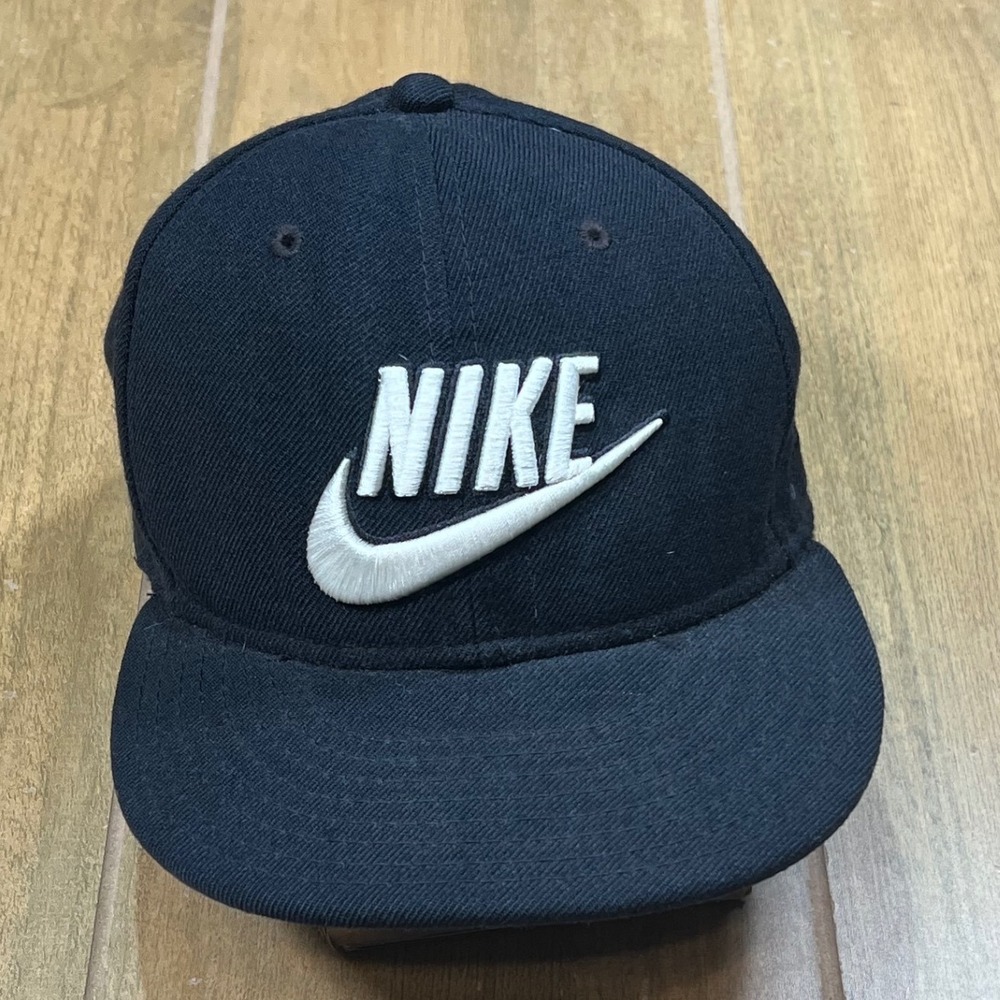 Nike True SnapBack Hat Black Flat Brim Adjustable Baseball Cap‎ 502919.